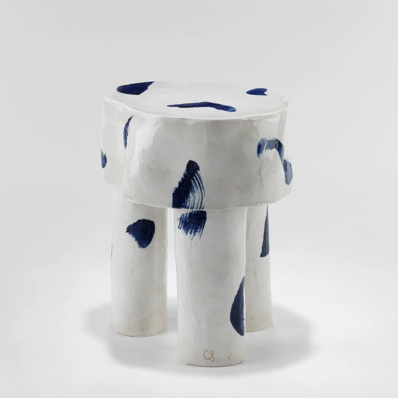 <a href="https://www.galeriegosserez.com/artistes/salomon-celine.html">Céline Salomon</a> - Owen - Table d'appoint Bleue & Blanche